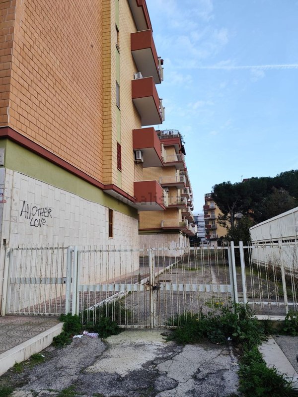 locale commerciale in affitto a Foggia