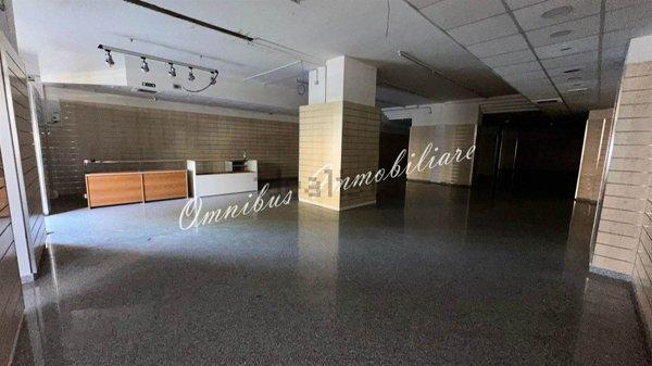 locale commerciale in affitto a Foggia