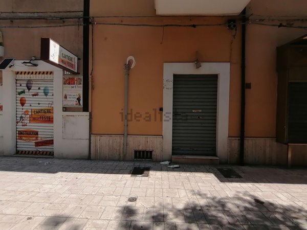 locale commerciale in affitto a Foggia