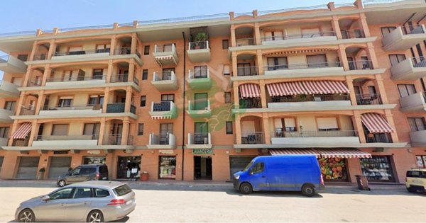 negozio in affitto a Foggia in zona Macchia Gialla