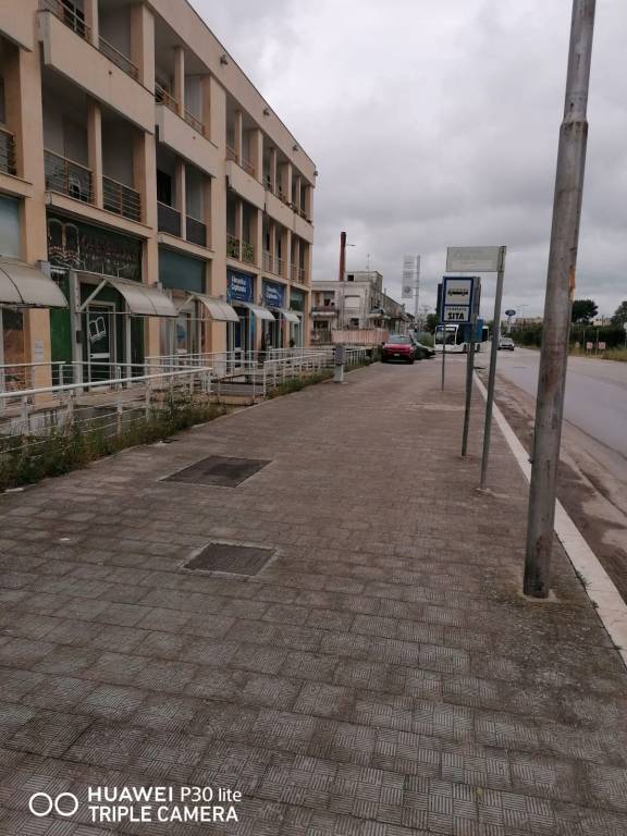 negozio in affitto a Foggia in zona Villaggio Artigiani