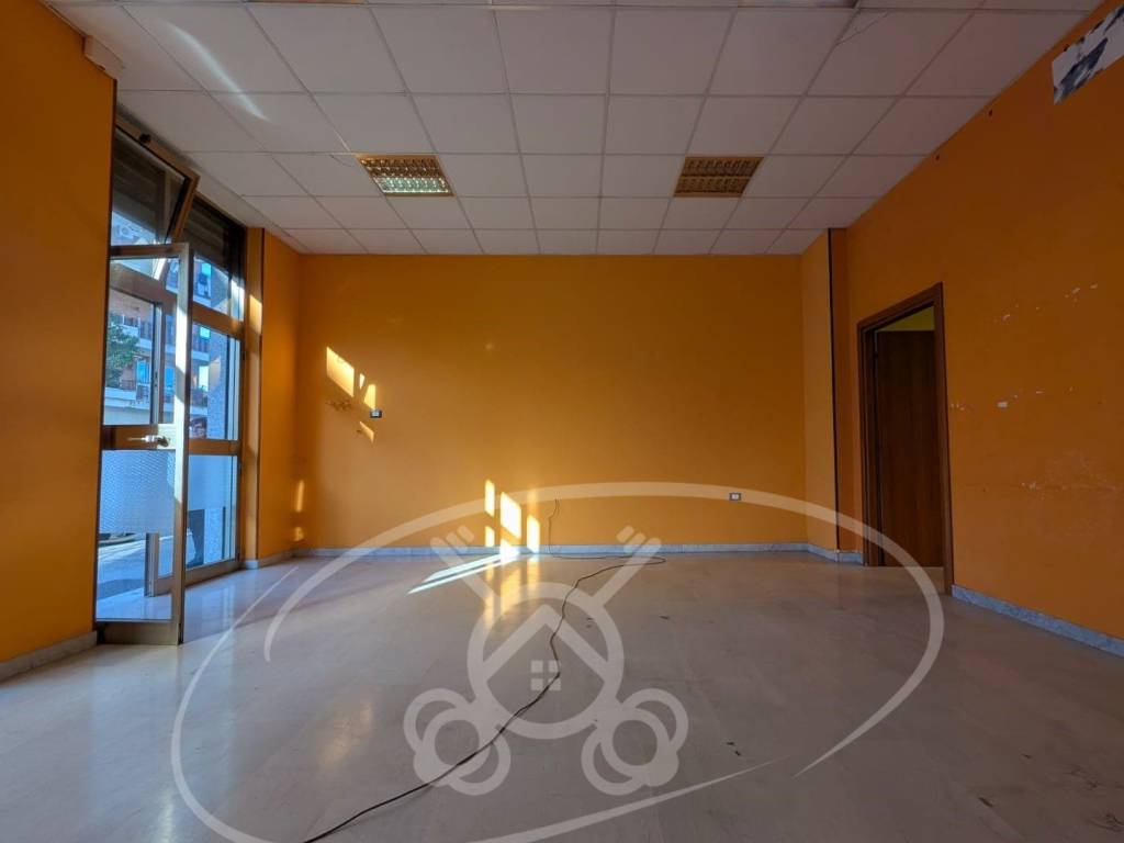 negozio in affitto a Foggia in zona Candelaro