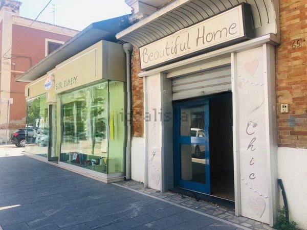 locale commerciale in affitto a Foggia