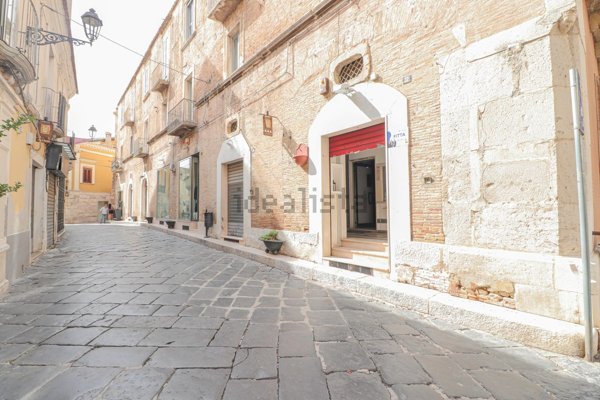 locale commerciale in affitto a Lucera