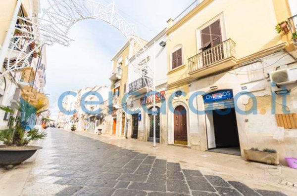 locale commerciale in affitto a Manfredonia in zona Centro Storico