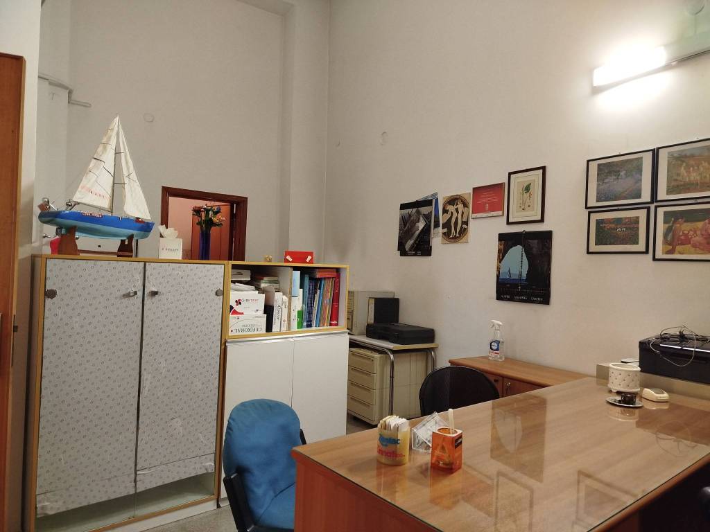 negozio in affitto a Manfredonia in zona Centro Storico