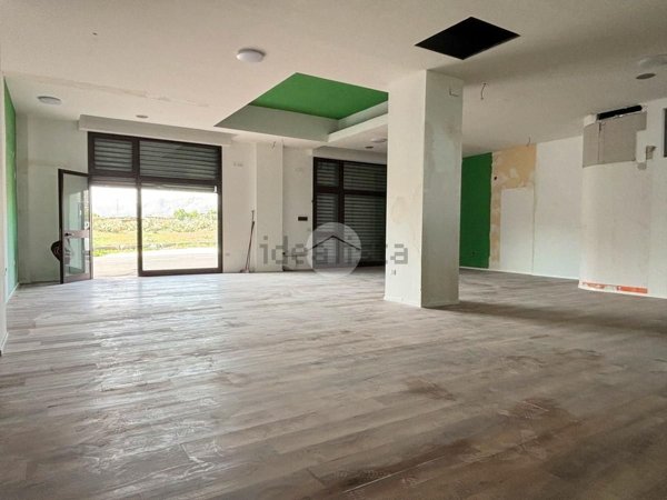 locale commerciale in affitto a Manfredonia in zona Pastini