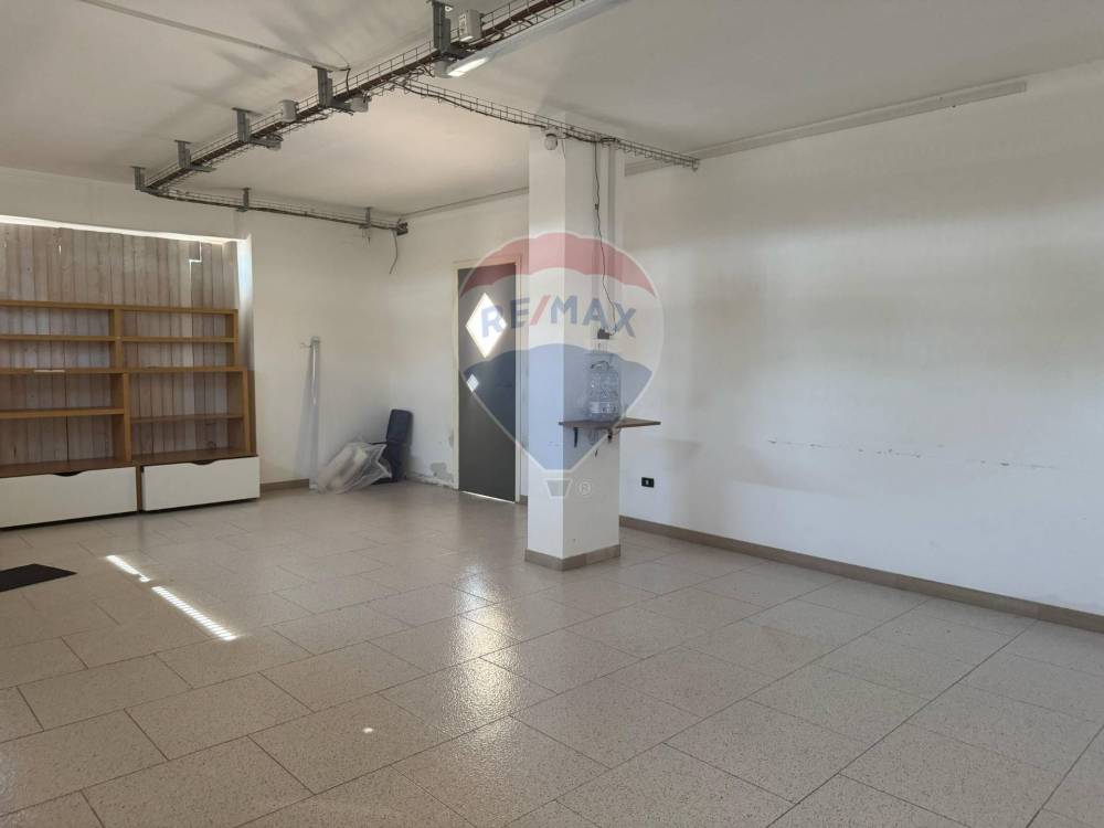 locale commerciale in affitto a Manfredonia