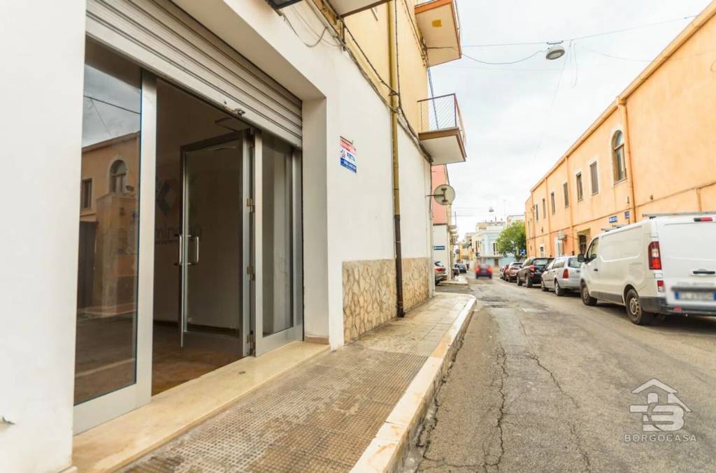 negozio in affitto a Manfredonia in zona Centro Storico