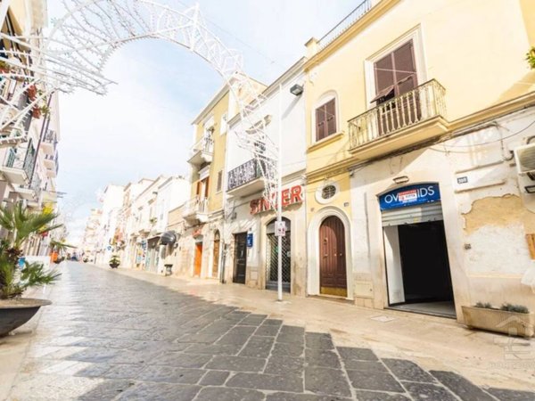 negozio in affitto a Manfredonia in zona Centro Storico