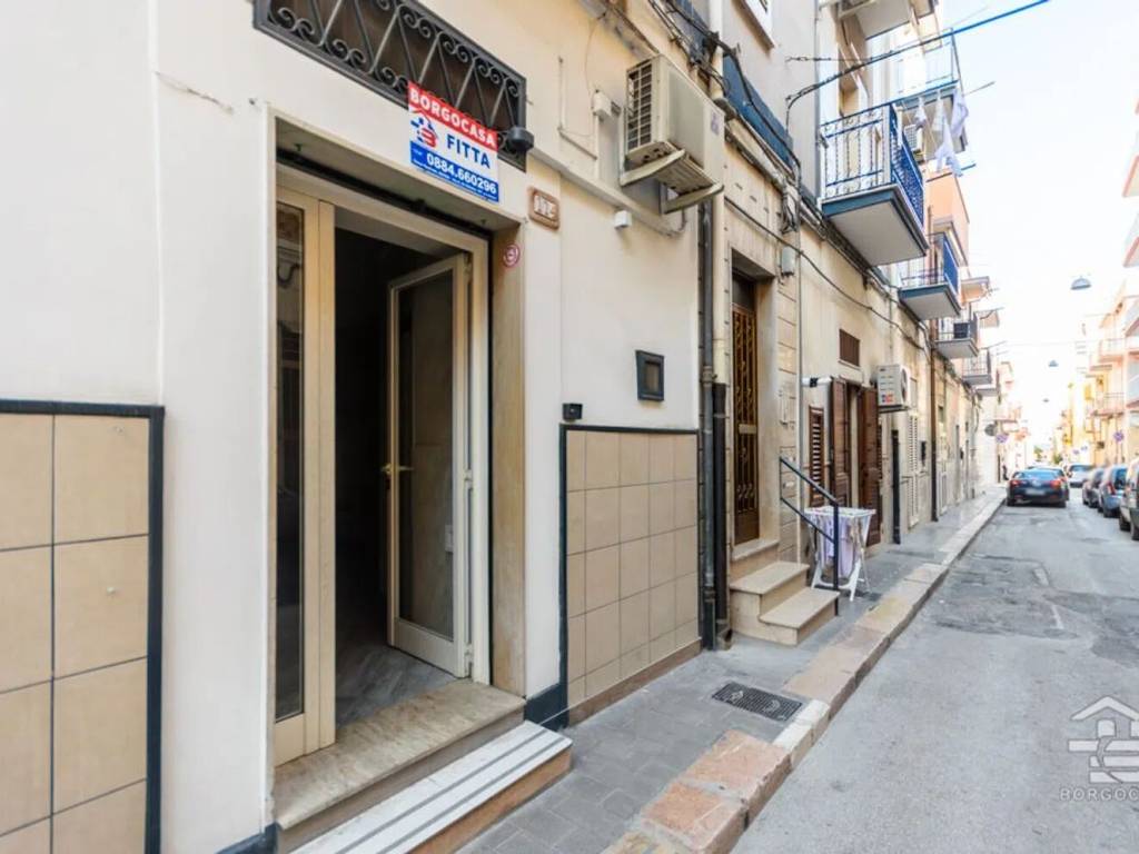 negozio in affitto a Manfredonia in zona Centro Storico