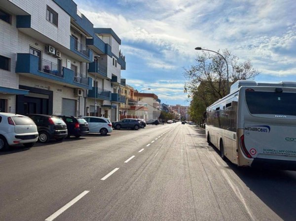 negozio in affitto a Manfredonia