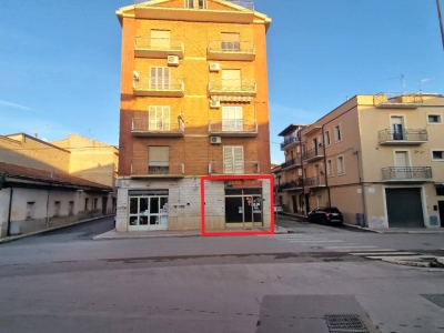negozio in affitto a San Nicandro Garganico