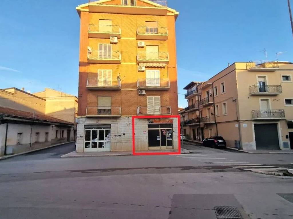 negozio in affitto a San Nicandro Garganico