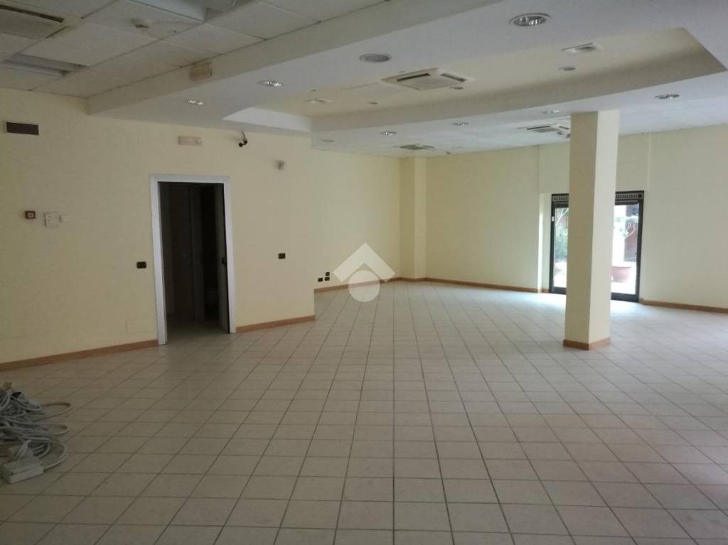 locale commerciale in affitto a Torremaggiore