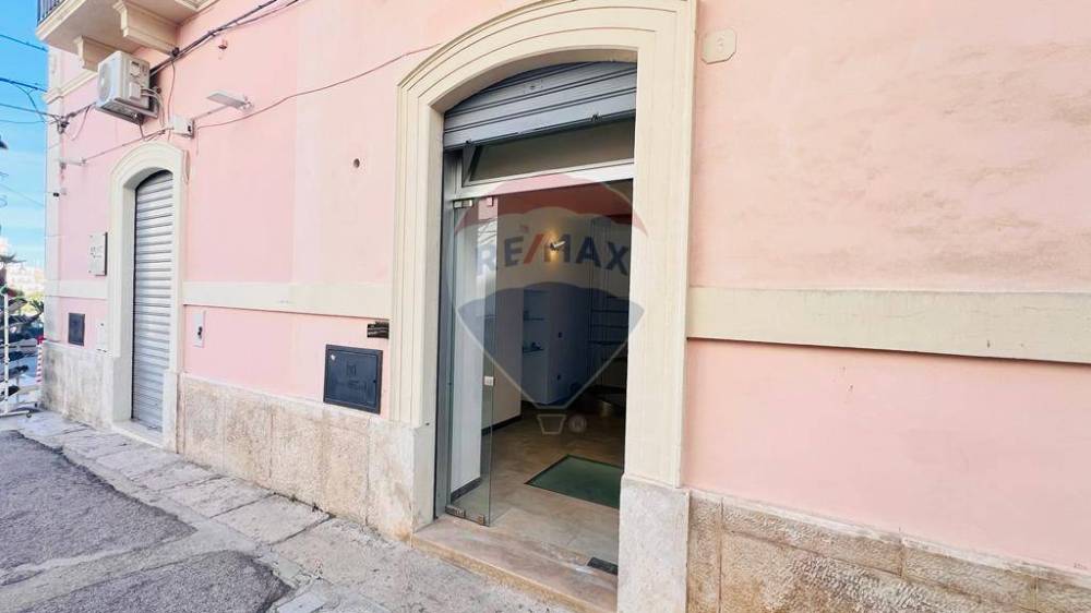 locale commerciale in affitto a Vieste