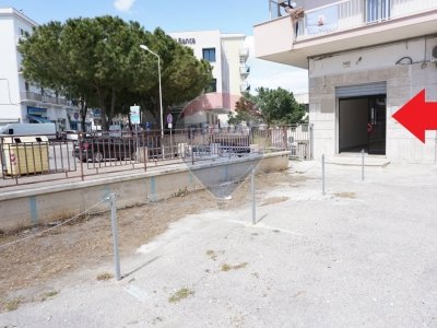 locale commerciale in affitto a Vieste