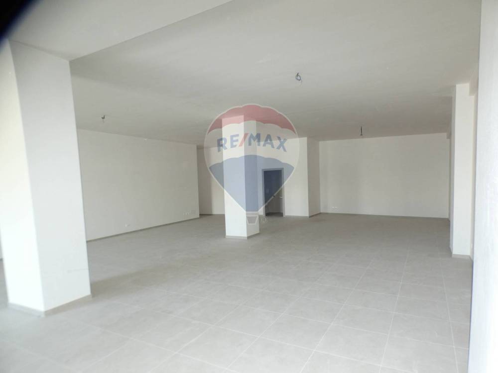 locale commerciale in affitto a Vieste