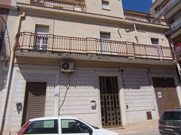 negozio in affitto ad Acquaviva delle Fonti