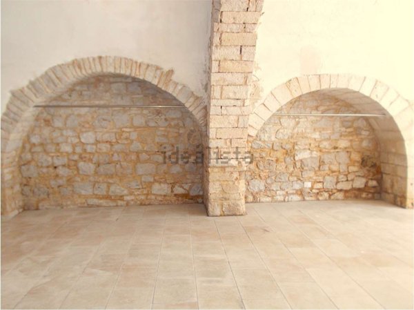 negozio in affitto ad Acquaviva delle Fonti