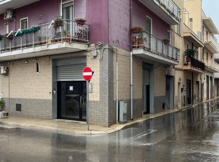 negozio in affitto ad Acquaviva delle Fonti