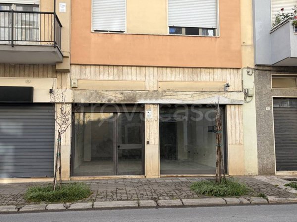 negozio in affitto ad Acquaviva delle Fonti