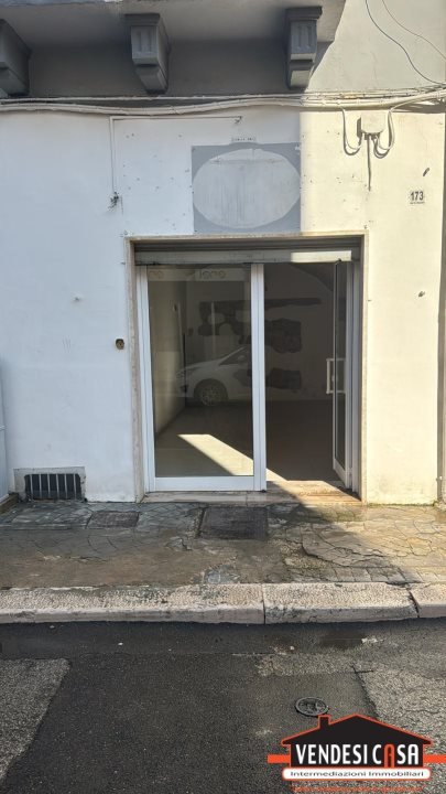 locale commerciale in affitto ad Adelfia in zona Canneto
