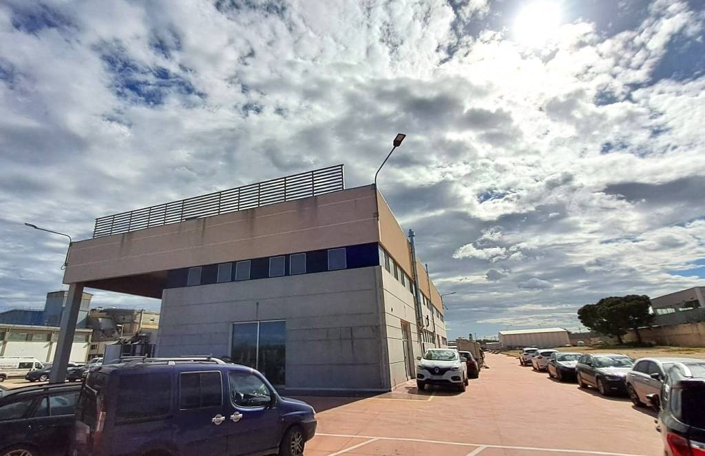 locale commerciale in affitto ad Adelfia