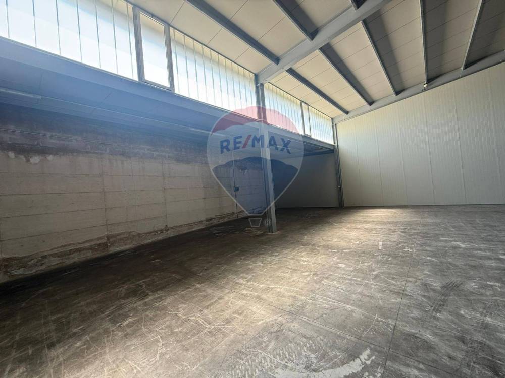 capannone in affitto ad Adelfia