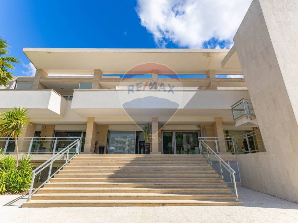locale commerciale in affitto ad Adelfia