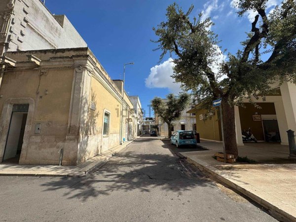 locale commerciale in affitto ad Adelfia in zona Canneto