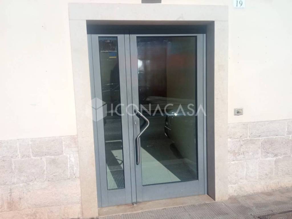 negozio in affitto ad Adelfia