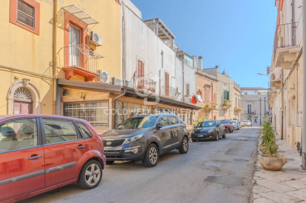 negozio in affitto ad Adelfia