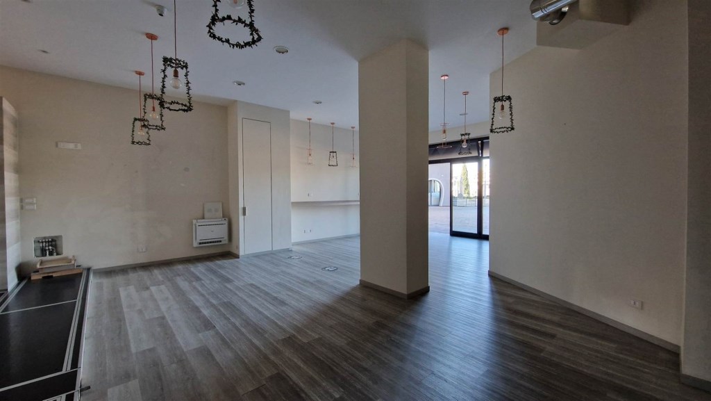 locale commerciale in affitto ad Altamura