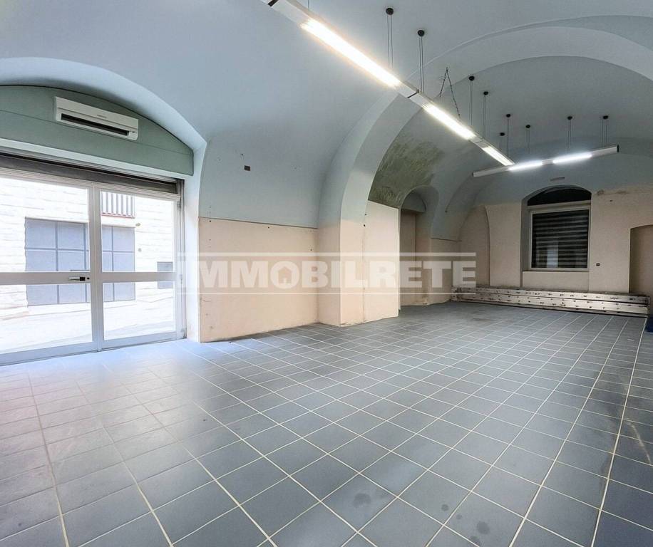negozio in affitto ad Altamura