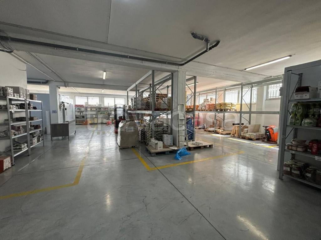 locale commerciale in affitto ad Altamura