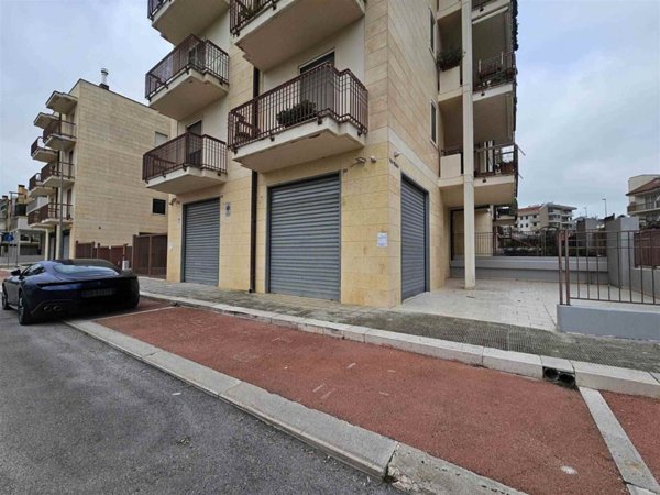 locale commerciale in affitto ad Altamura in zona Stazione Ferroviaria