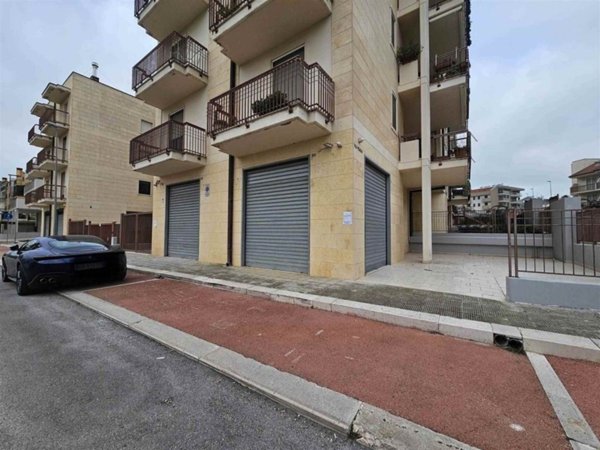 locale commerciale in affitto ad Altamura in zona Stazione Ferroviaria