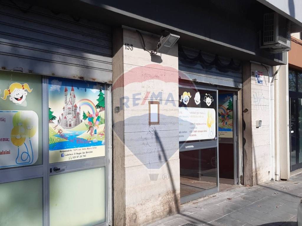 negozio in affitto a Bari in zona Libertà