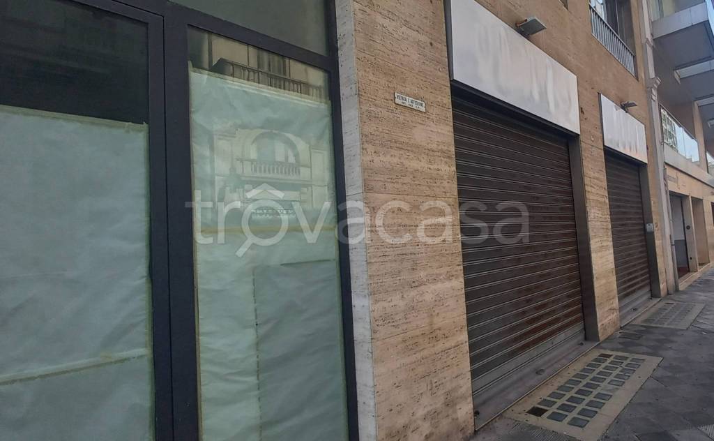negozio in affitto a Bari in zona Murat