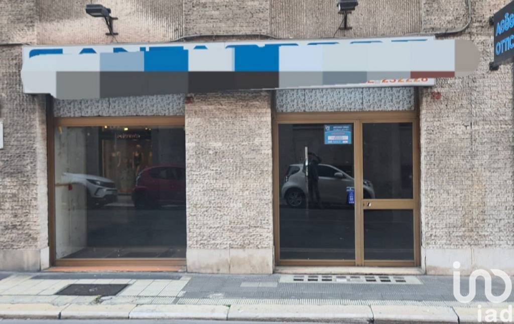 negozio in affitto a Bari in zona Murat