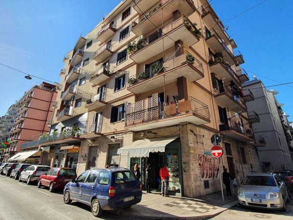 negozio in affitto a Bari in zona Carrassi
