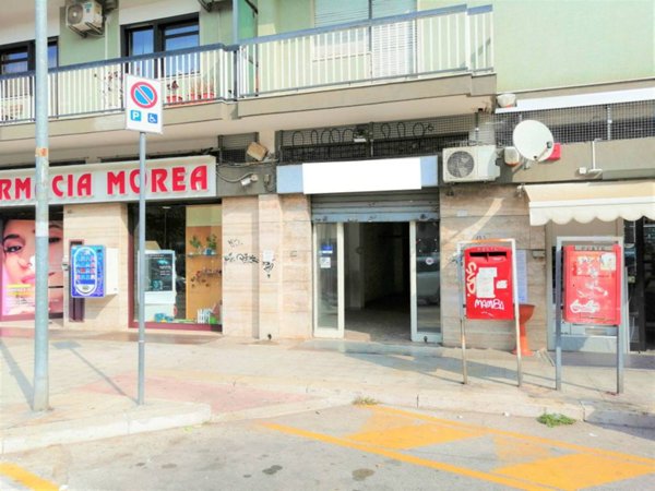 negozio in affitto a Bari in zona Carrassi