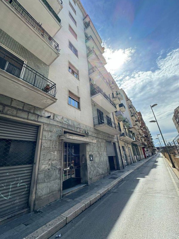 negozio in affitto a Bari