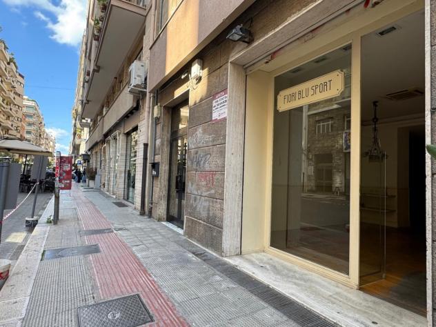negozio in affitto a Bari in zona Murat