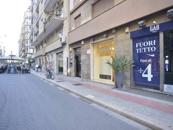 negozio in affitto a Bari in zona Murat