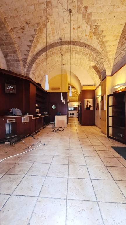 negozio in affitto a Bari in zona Murat