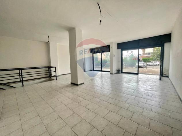 negozio in affitto a Bari in zona Japigia