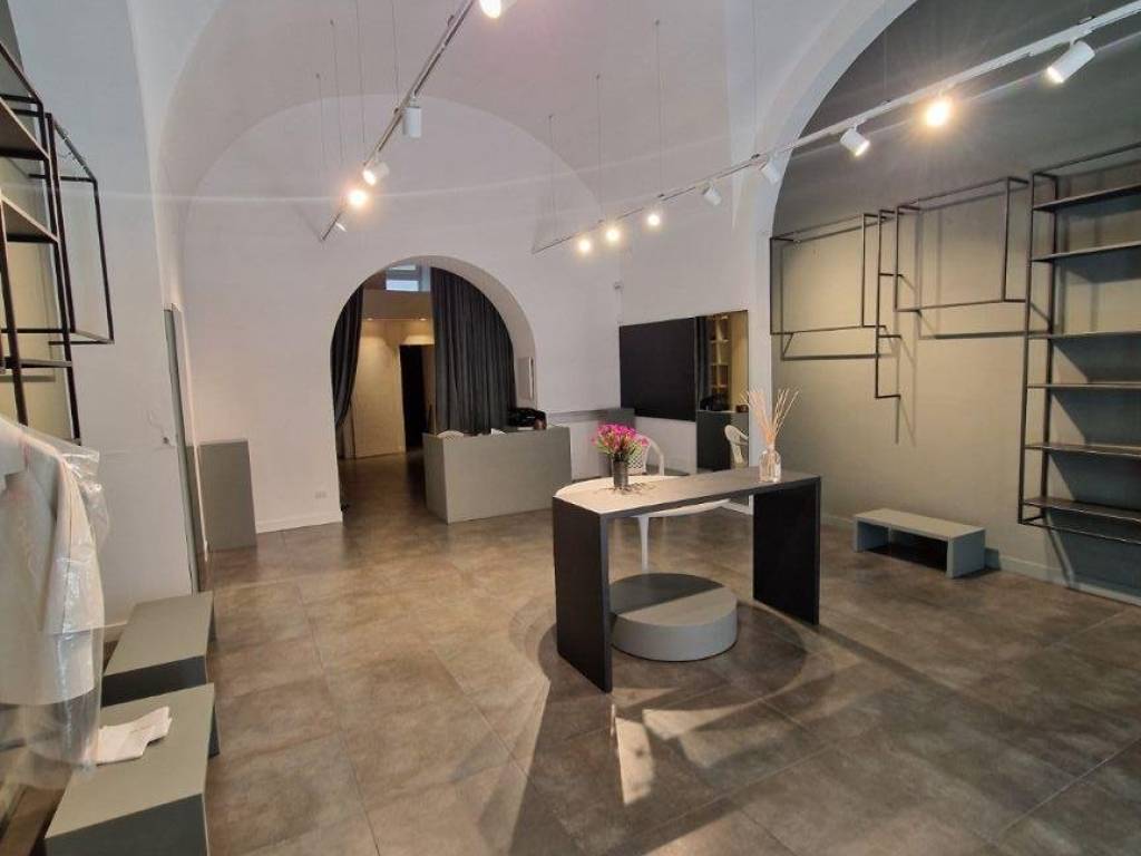 locale commerciale in affitto a Bari in zona Murat