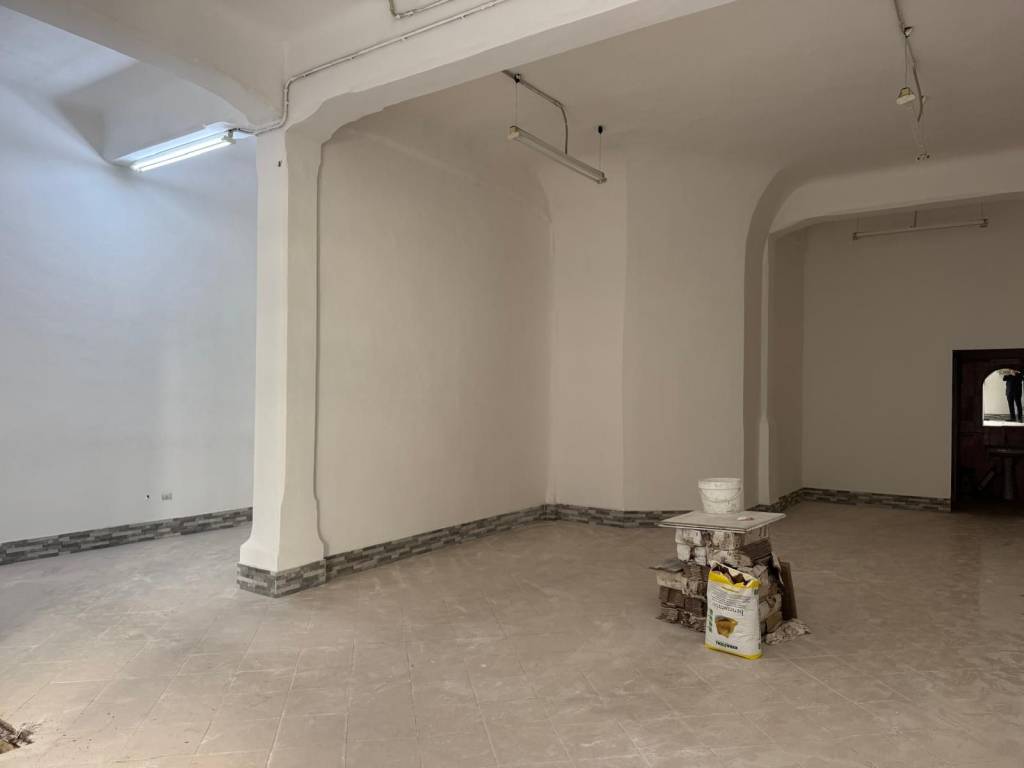 negozio in affitto a Bari in zona Libertà